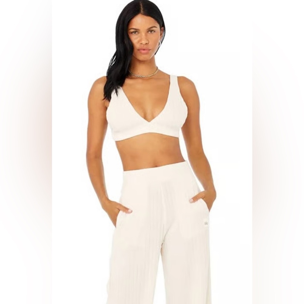 ALO Yoga V-Neck Bralette - white